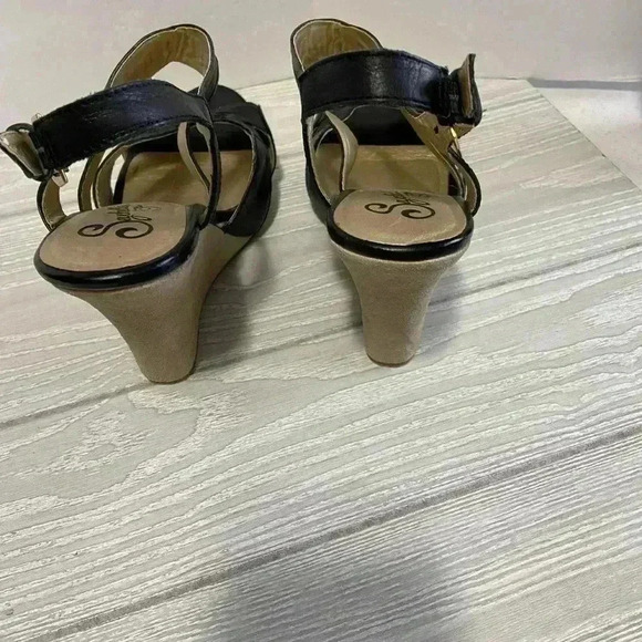Seychelles Black Wedged Sandals Size 8 1/2 - Picture 5 of 5